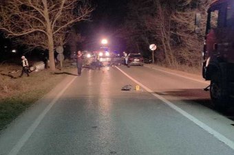 Előzés kanyarban, záróvonalon – közzétette vizsgálati eredményeit a rendőrség a négy halálos áldozatot követelő balesetről