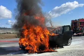 Autó gyulladt ki Héjjasfalvánál