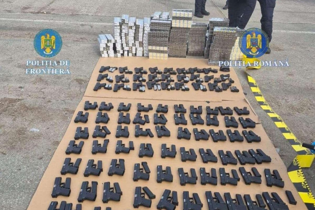 Százfős sereget láthattak volna el fegyverrel és cigivel a pénteki hatalmas fogásból – videóval