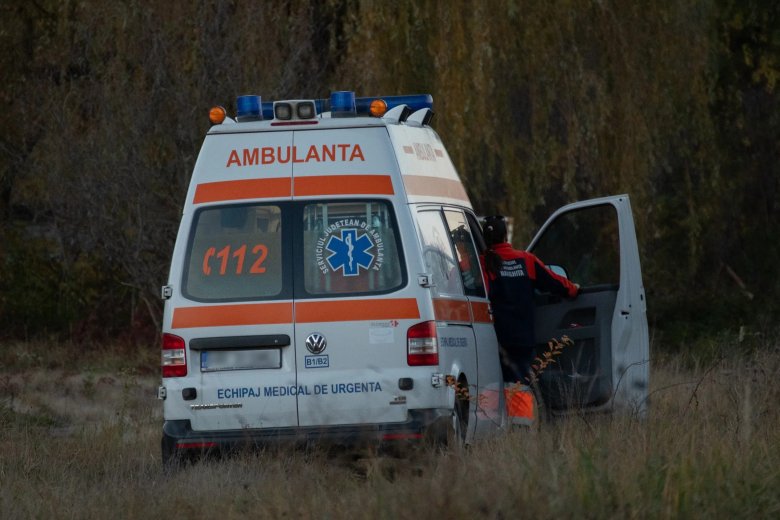 Olyan gödrös volt az út, hogy lerobbant a beteghez tartó mentőautó – videóval