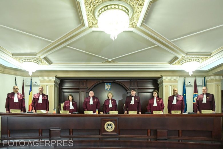 Nem kell felfüggeszteni két alkotmánybírát az alapfokú ítélet szerint