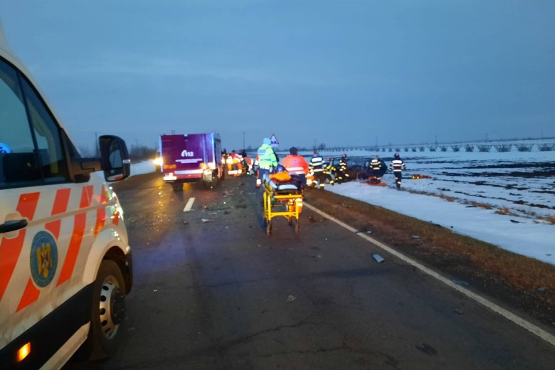 Mindkét szülő életét vesztette, hatéves lányuk megsérült a hétfő esti munténiai balesetben