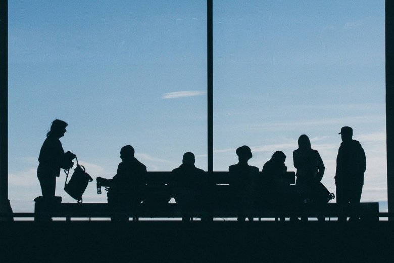 Több mint 170 állampolgárt telepít haza Egyiptomból Románia a közel-keleti háború miatt