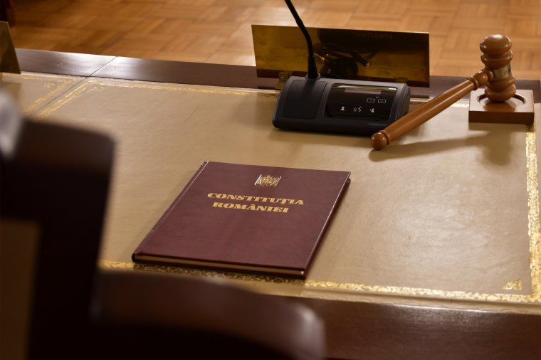 Ötödik alkalommal is halasztott az alkotmánybíróság a bírák és ügyészek nyugdíjazásának ügyében