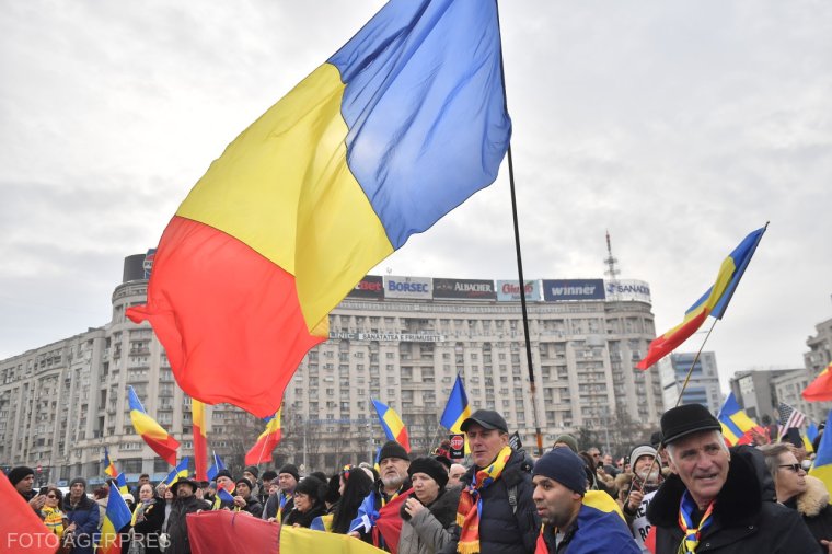 Az adóemelések ellen tüntettek országszerte az AUR hívei