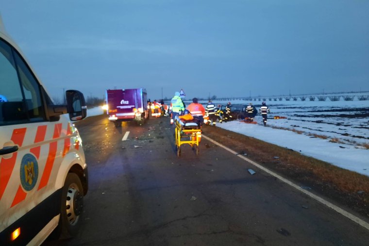 Mindkét szülő életét vesztette, hatéves lányuk megsérült a hétfő esti munténiai balesetben