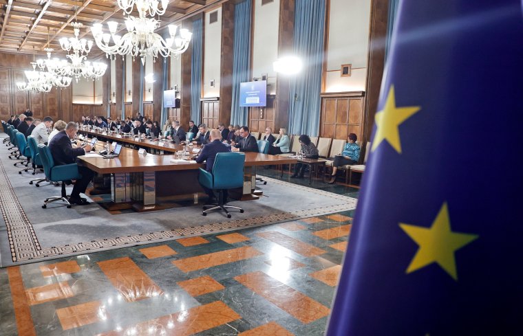 Elfogadta a kormány a közigazgatási reformról és a gazdaságélénkítésről szóló sürgősségi rendeleteket