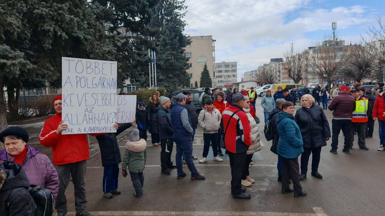 Gyergyószentmiklóson is utcára vonultak az adóemelés ellen