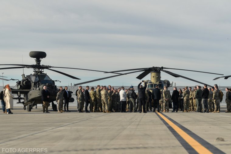 Légi támaszponton tett látogatást a védelmi miniszter és Zelenszkij