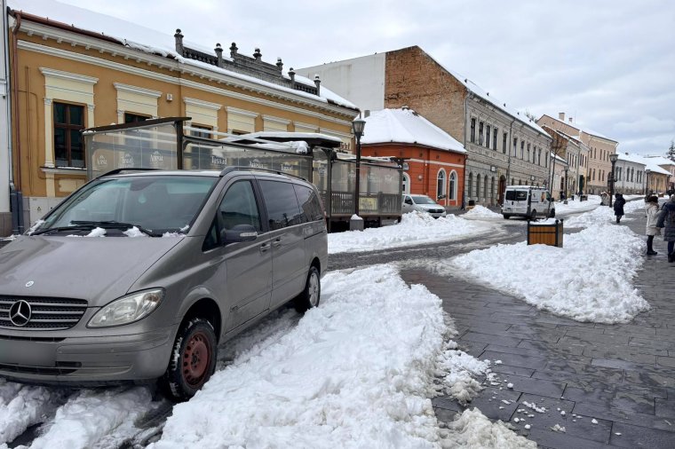 Letörték a sorompót, akadálytalan a behajtás a sétálóutcába