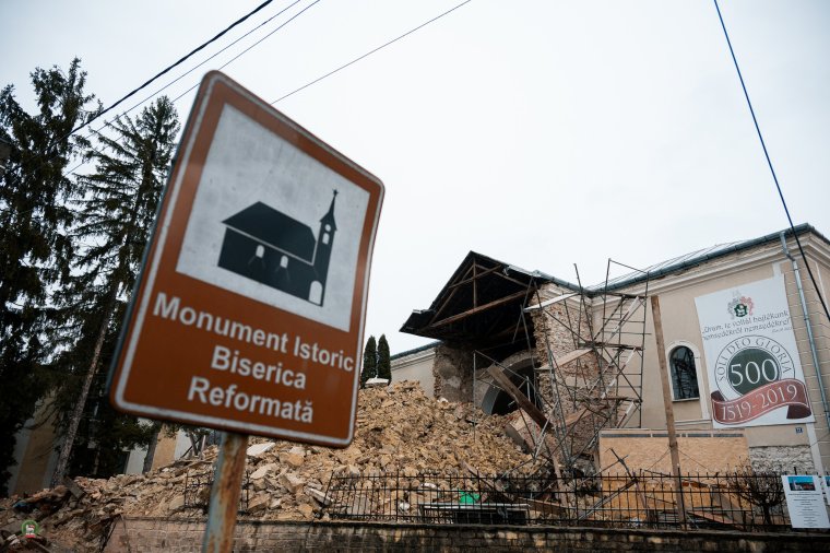 Drónfelvételt is közzétettek a leomlott szilágycsehi templomtoronyról