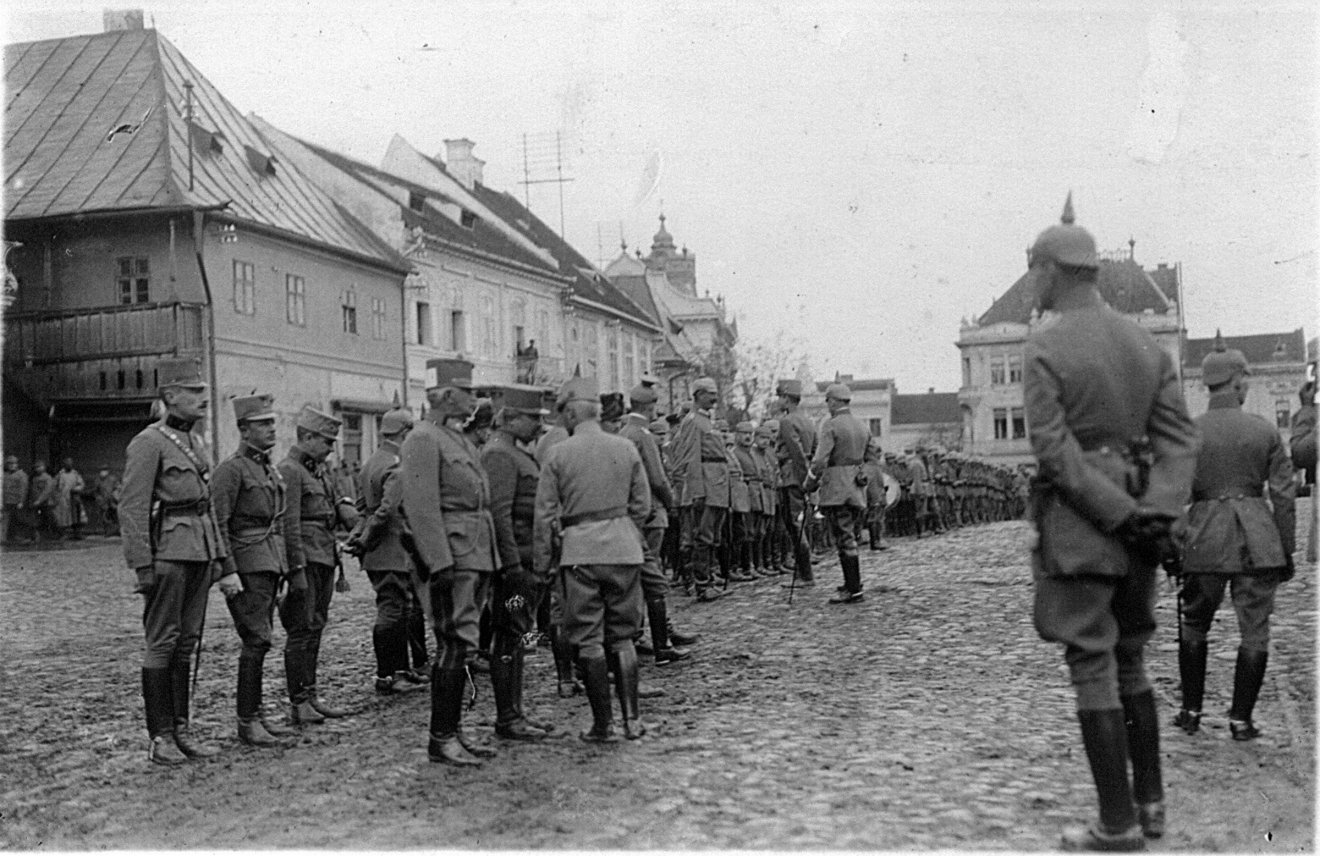 &bullet;  Fotó: József Álmos gyűjteményéből