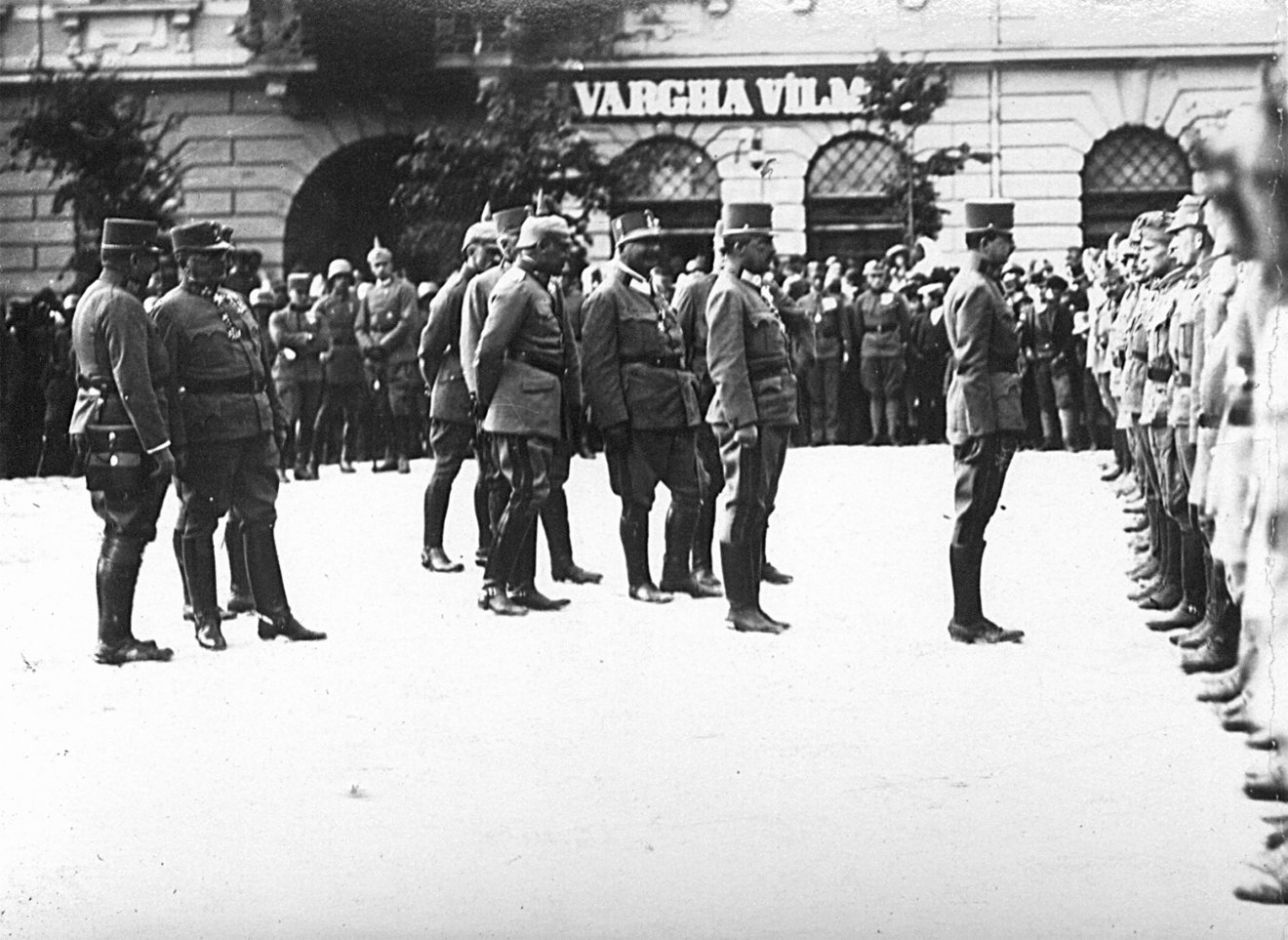 &bullet;  Fotó: József Álmos gyűjteményéből