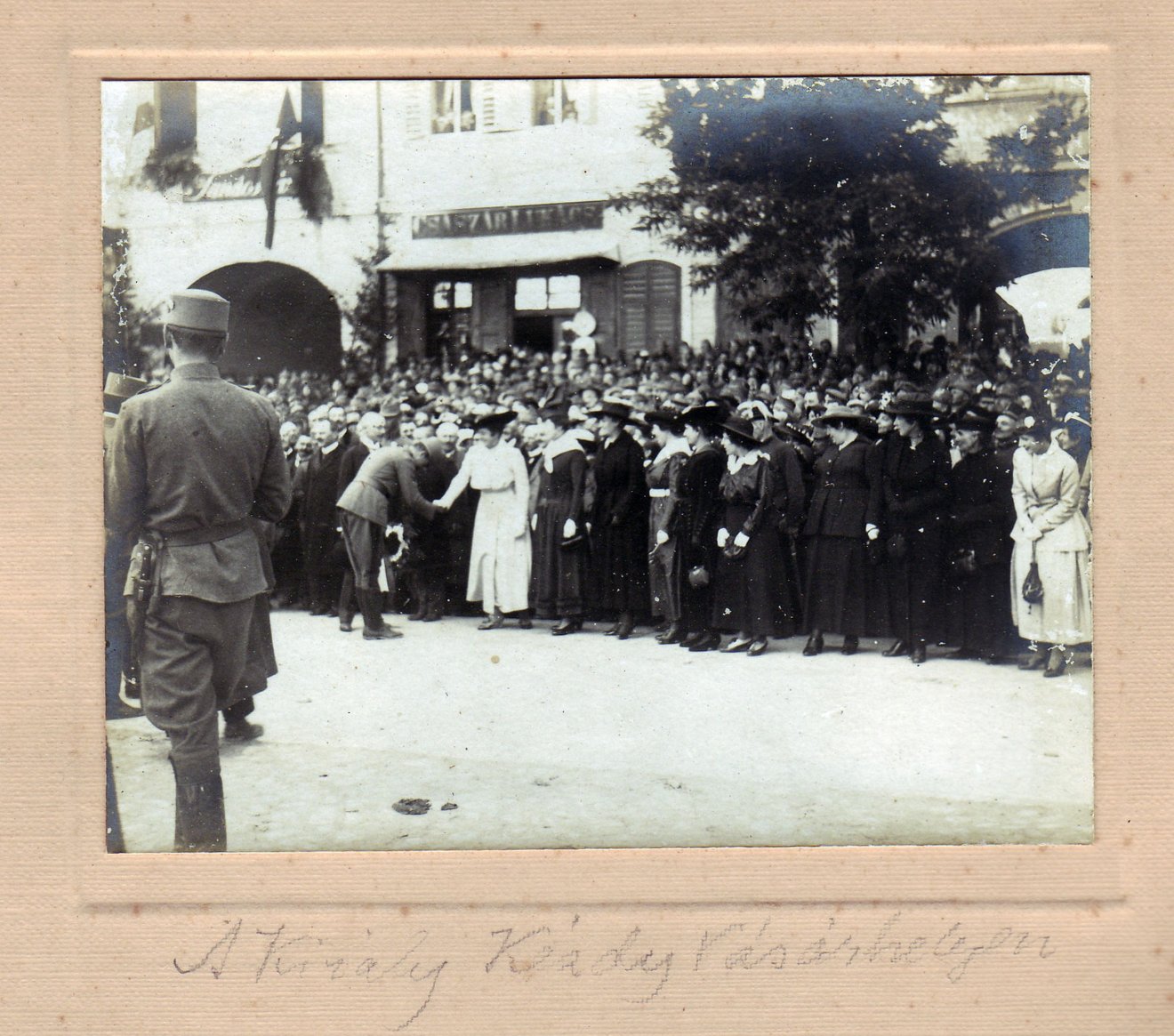 &bullet;  Fotó: Magángyűjtemény