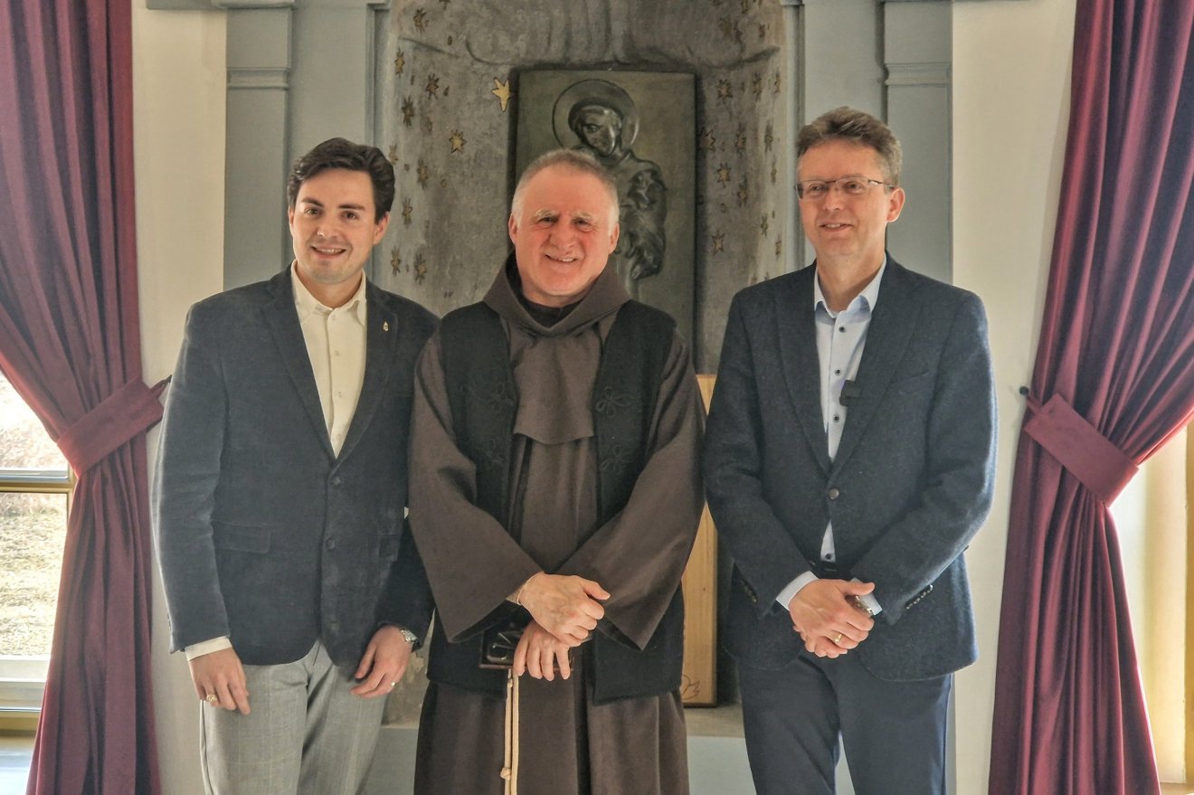 Erdős Róbert operaénekes és Csaba testvér társaságában