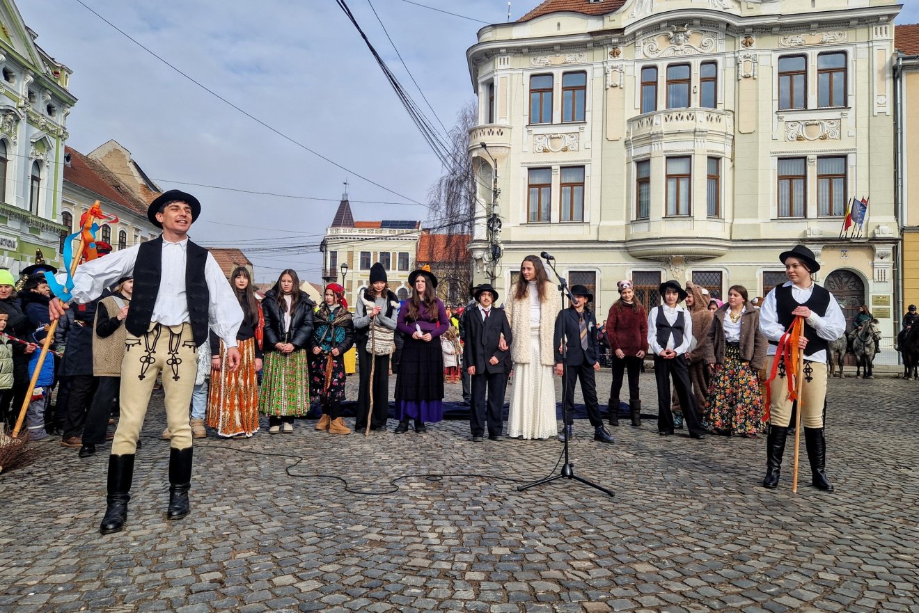 A helyi színjátszók parádés műsort adtak elő