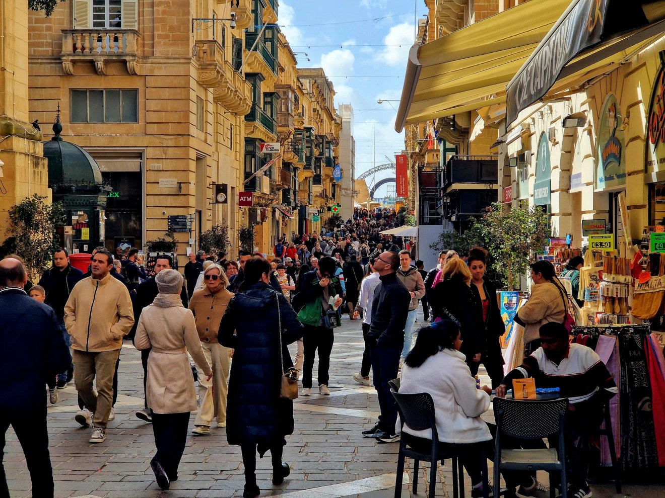 Valletta Respublica utcája. Mi lehet itt júliusban?