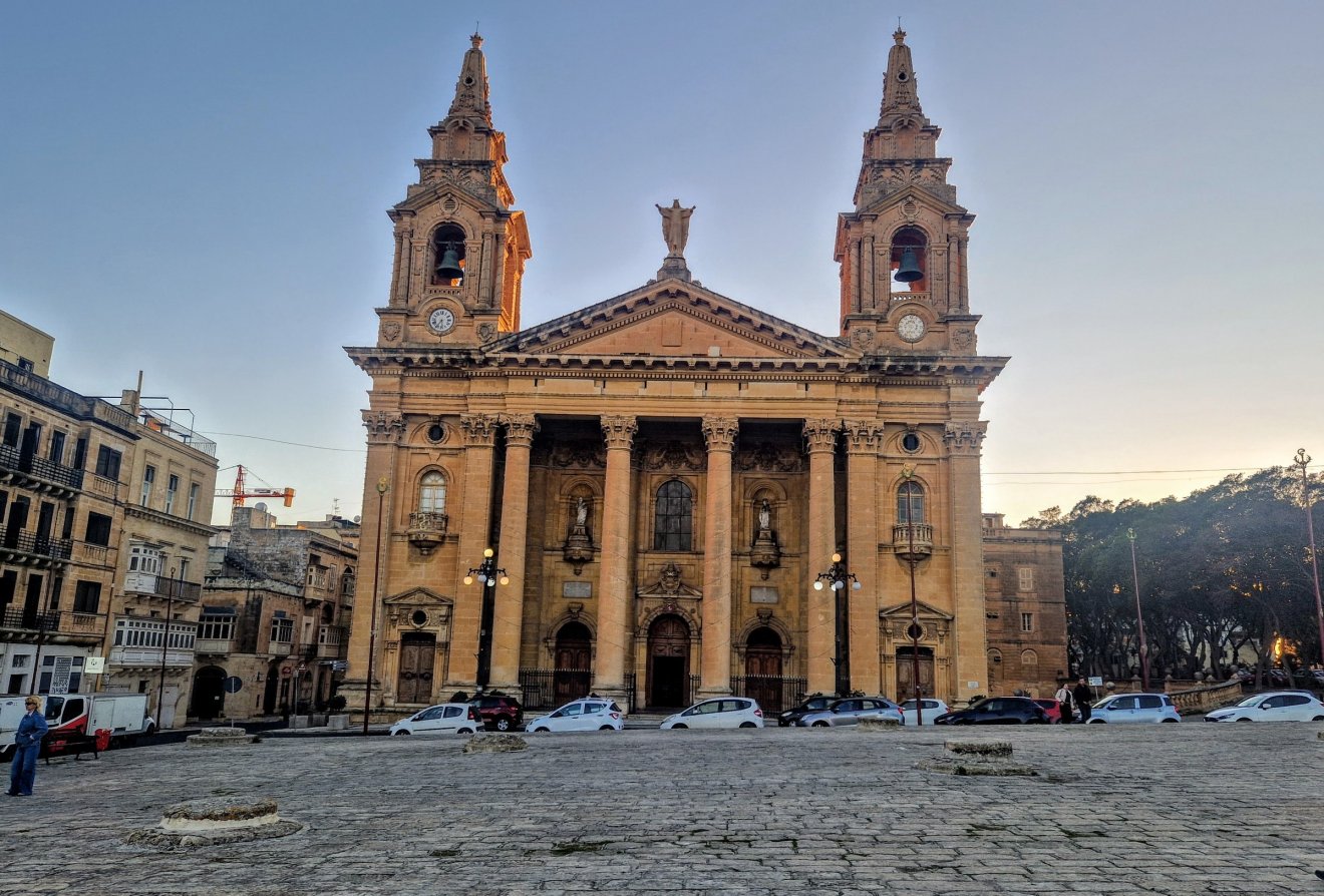 Floriana város Szent Publius-plébániatemploma. A névadója Málta első (vértanú) püspöke, akit Szent Pál térített meg
