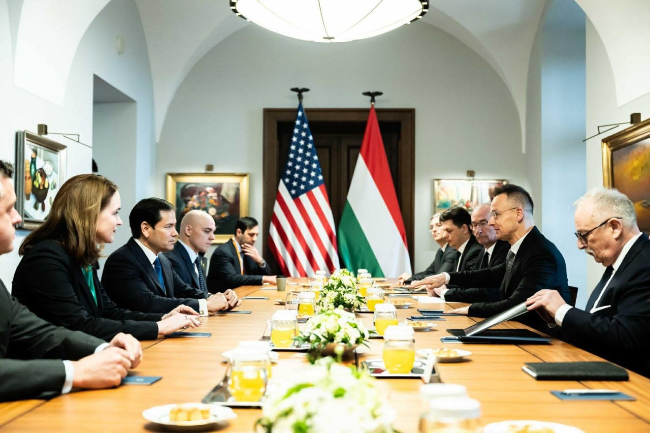 &bullet;  Fotó: Szijjártó Péter/Facebook