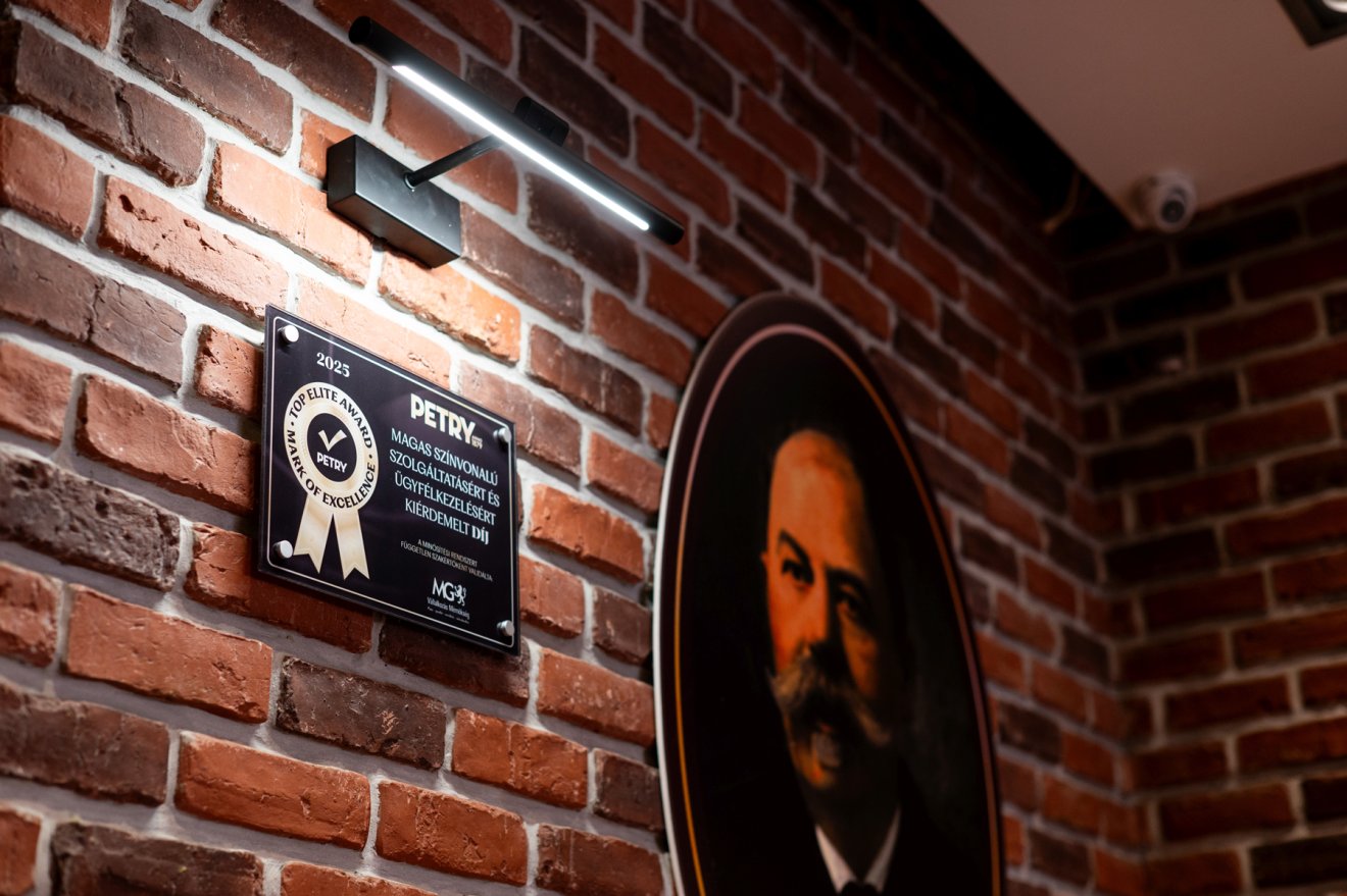 &bullet;  Fotó: Petry