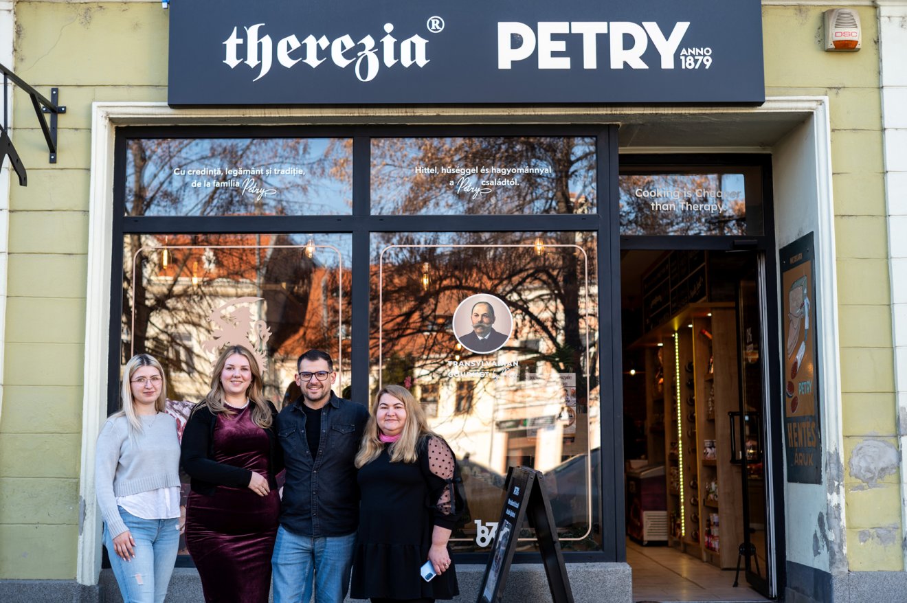 &bullet;  Fotó: Petry