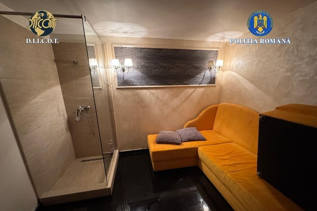 Ha ez a kanapé mesélni tudna... &bullet;  Fotó: Román Rendőrség