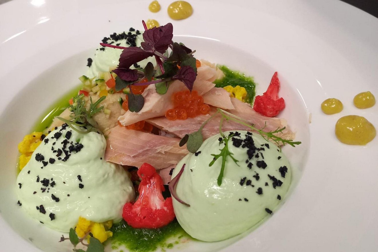 Füstölt pisztráng savanyított zöldséggel, tárkonyhabbal