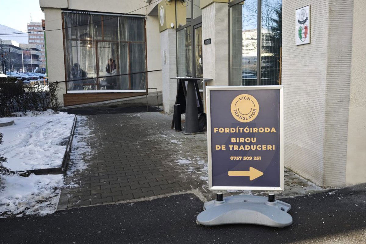 Ma már online is elérhetők a fordítóiroda szolgáltatásai. Aki mégis személyesen látogatna el hozzájuk, székhelyüket Csíkszeredában, a Mihai Eminescu utca 1-es szám alatt találja &bullet;  Fotó: Vigh Translator fordítóiroda