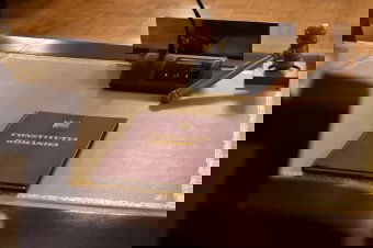 Ötödik alkalommal is halasztott az alkotmánybíróság a bírák és ügyészek nyugdíjazásának ügyében