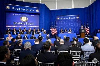 Béketanács: Trump miniszterelnökként mutatta be Nicușor Dant, de a román népet csodálatosnak nevezte