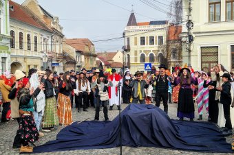Lakodalomnak indult, temetés lett belőle – ilyen volt a farsangolás Kézdivásárhelyen