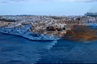 Színes pihenőhely a világok országútján