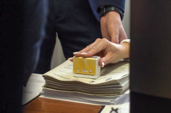 Átadták az adócsökkentést kérvényező aláírásokat Bukarestben