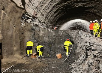 Fúrják, robbantják a hegyet, hogy autópálya haladhasson át rajta