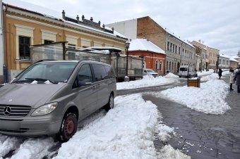 Letörték a sorompót, akadálytalan a behajtás a sétálóutcába