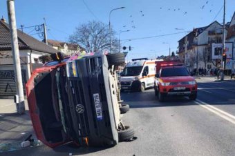 Rohammentő ütközött személyautóval, többen megsérültek