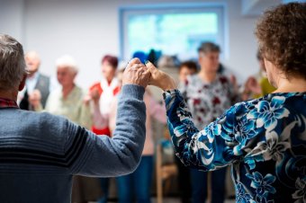 Újra lehet jelentkezni az idősek sepsiszentgyörgyi táncklubjába