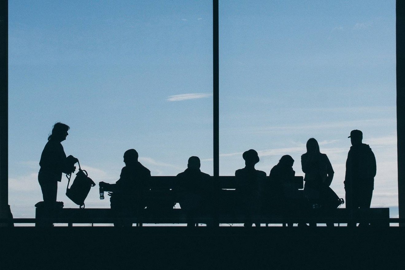 Már kétezer román állampolgárt menekítettek haza az Öböl menti országokból