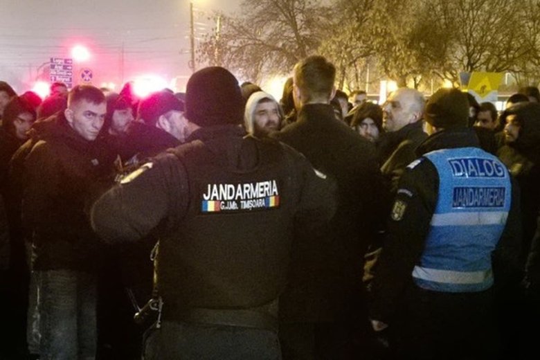 Görög szurkolók százai érkeztek a romániai tragédia helyszínére