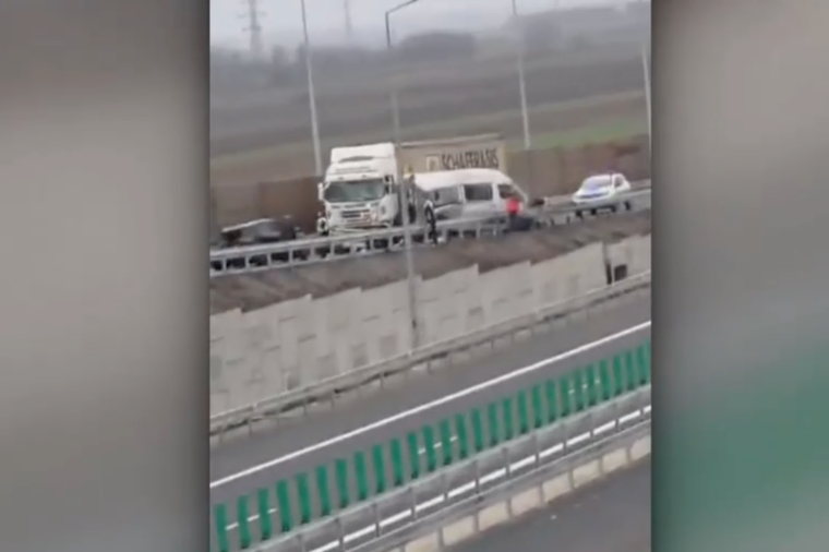 Alig adták át, máris baleset történt a moldvai (A7-es) autópályán
