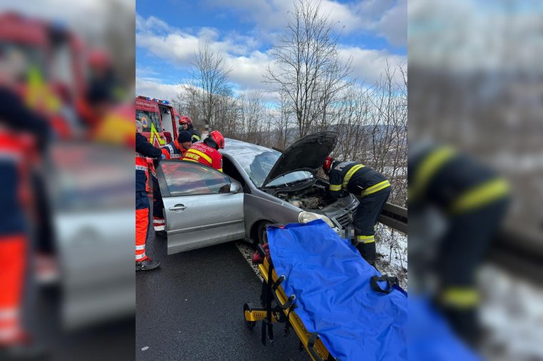 Súlyos baleset történt Segesvárnál, két ember a roncsok közé szorult