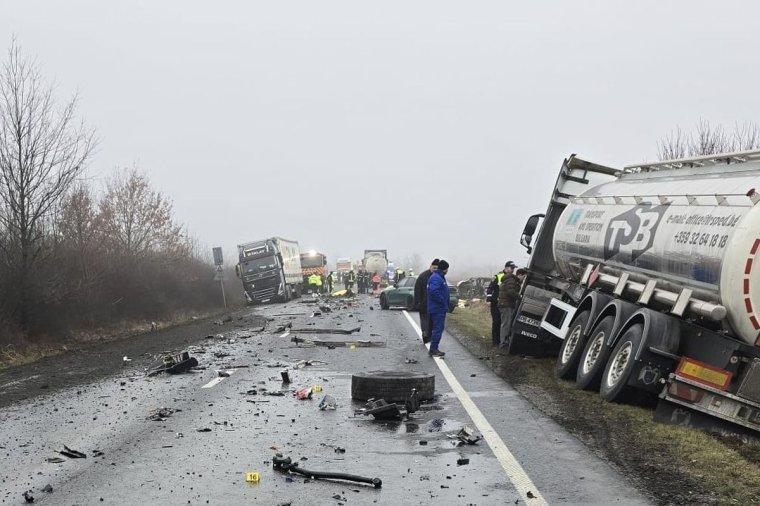 Hat ember meghalt a kedd délutáni balesetben