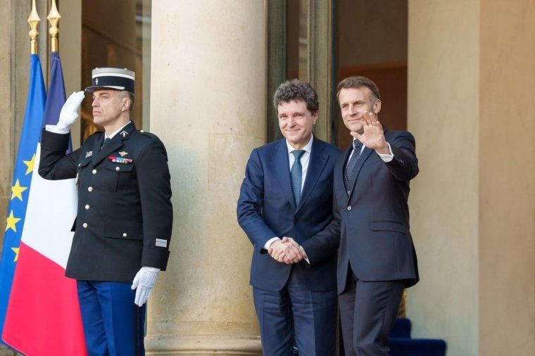 Egy fél lakás árába kerül az államfő mostani párizsi útja