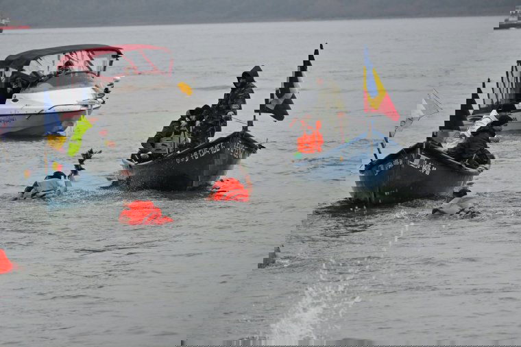 Egész évben szerencse kísérheti azt a román fiatalt, aki elsőként kihozta a Dunából a keresztet