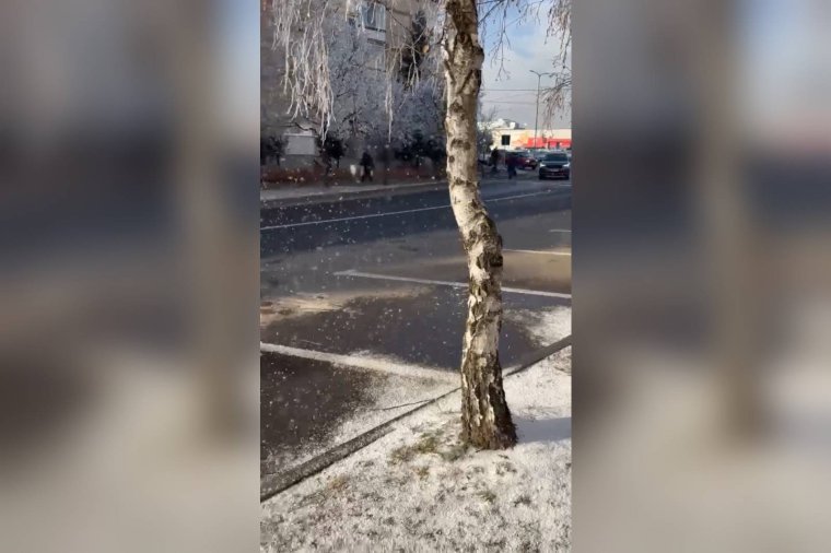 Furcsa jelenség Csíkszeredában: mintha pontokban havazna – videóval