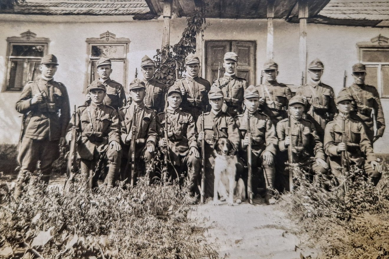 Ugyanő, az első sorban jobbról a harmadik &bullet;  Fotó: Valadi Simon Margit személyes archívuma