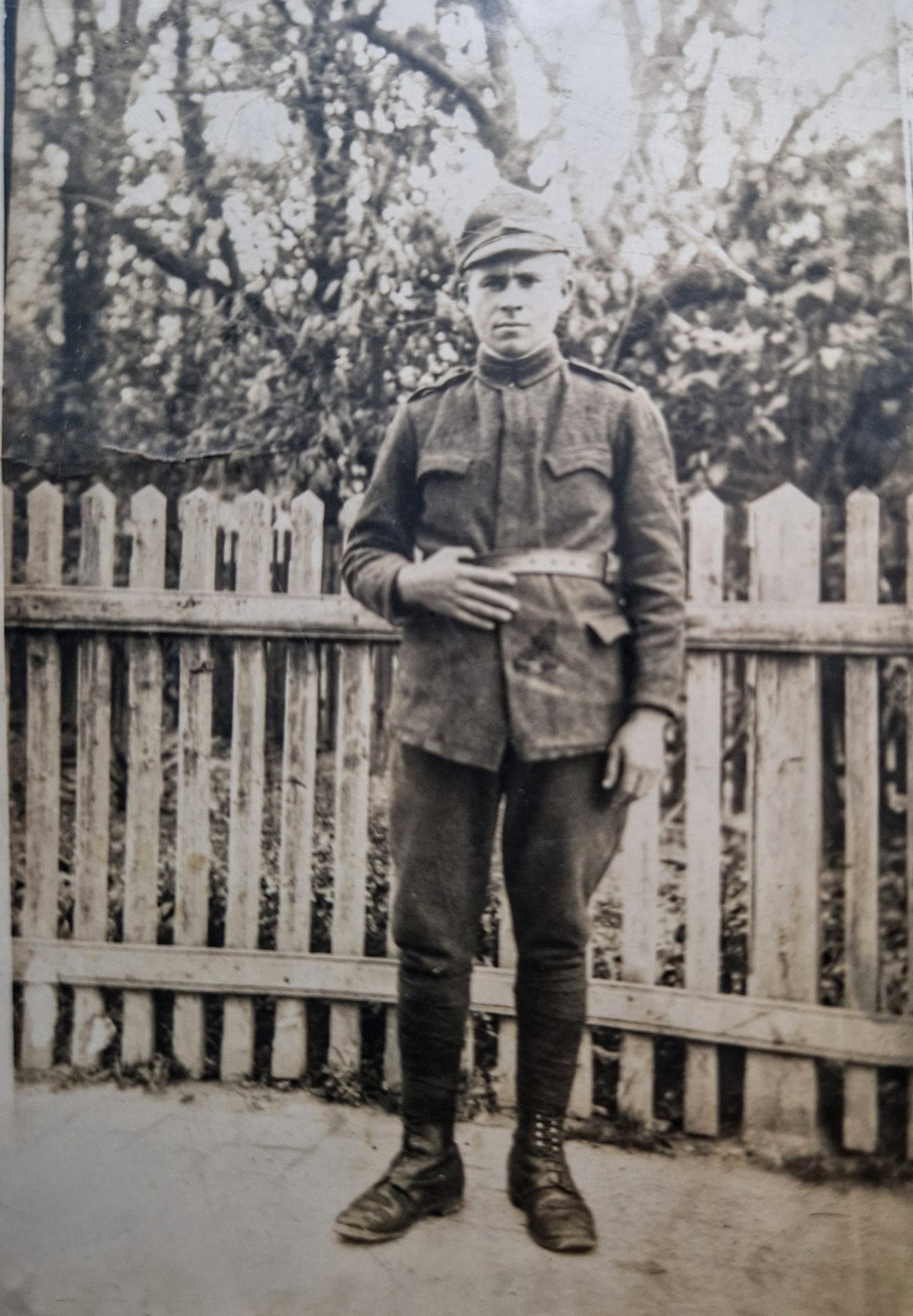 Simon András a román királyi hadsereg egyenruhájában &bullet;  Fotó: Valadi Simon Margit személyes archívuma