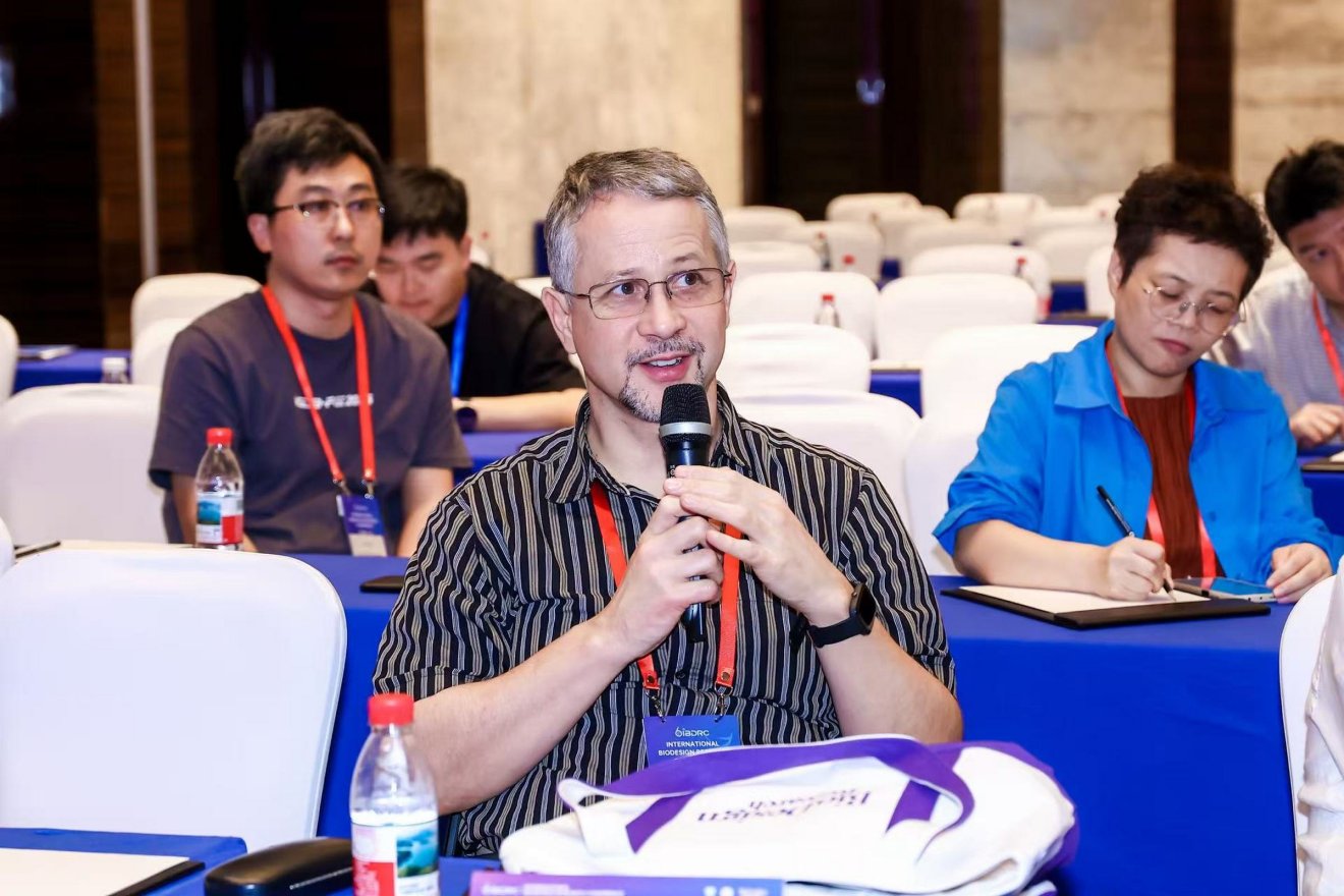 Nemrég egy kínai konferencián tartott előadást