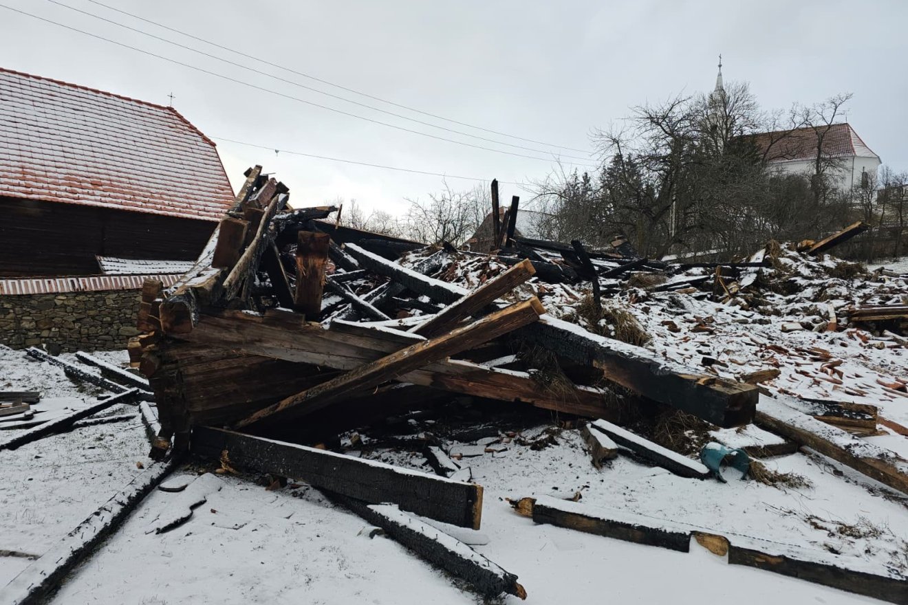 Az önkéntes tűzoltók gyors közbelépésének köszönhetően nem történt nagyobb baj &bullet;  Fotó: Kozán István