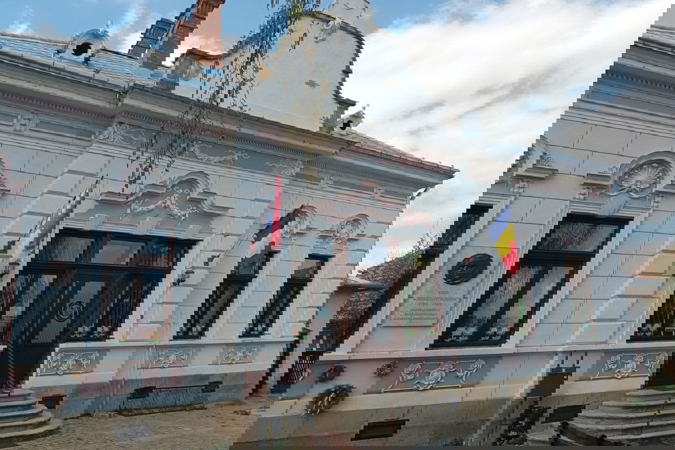 A kézdivásárhelyi könyvtár 1998. június 6-án vette fel báró Wesselényi Miklós nevét